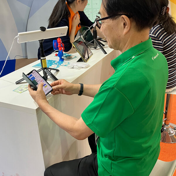 センサー、スマホ、被験者様のライブ状況